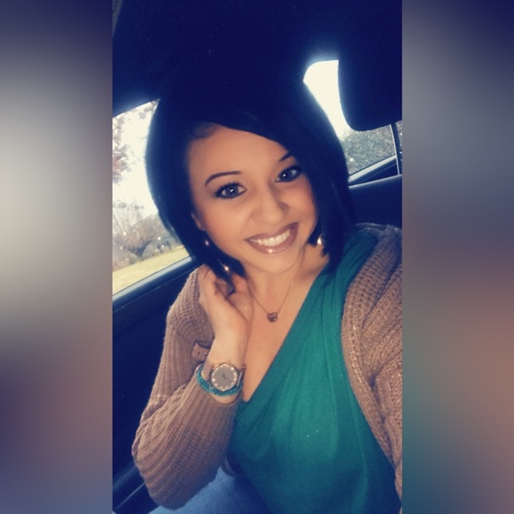 Meet your Posher, Christina - Picture 2 of 4